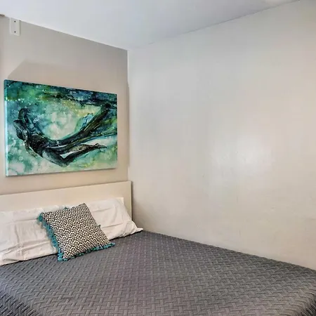 Breezy Beachfront Condo In Heart Of Corpus Christi